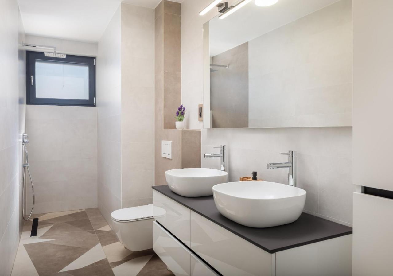 Luxury Apartment Sea Пакоштане Экстерьер фото