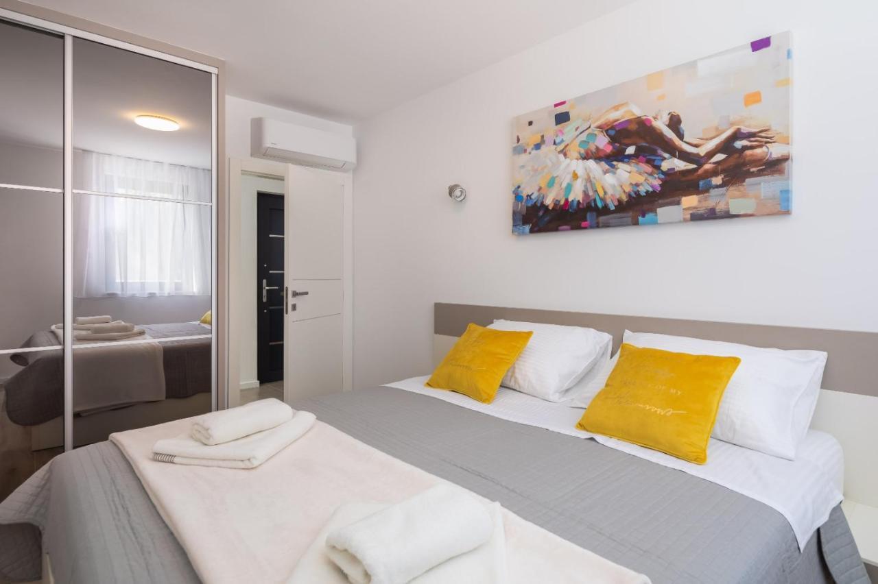 Luxury Apartment Sea Пакоштане Экстерьер фото